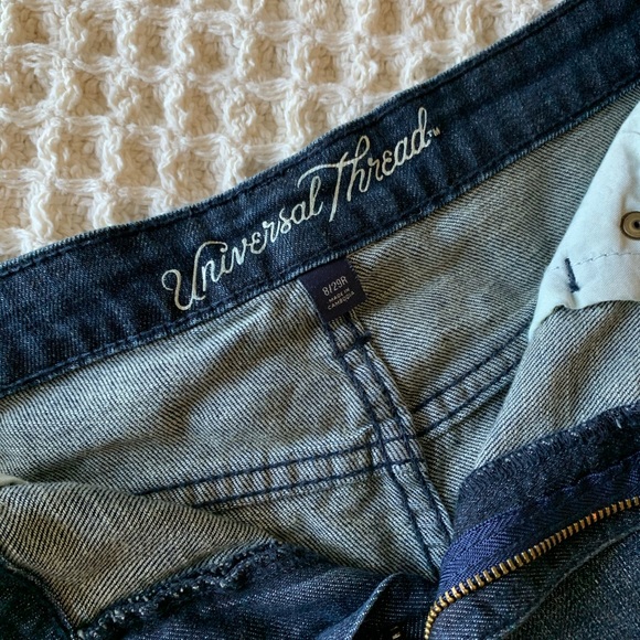 Universal Thread Shorts - Picture 3 of 4